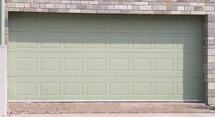 Szekcios Q5.jpg - QUADRA szekciós garázskapu. Egyénileg választott színre festve.